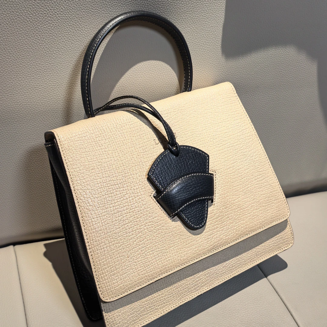 95新 LOEWE/罗意威 兜兜 盾牌手提斜挎包