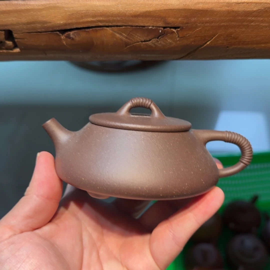 茶杯紫砂微瑕的壶