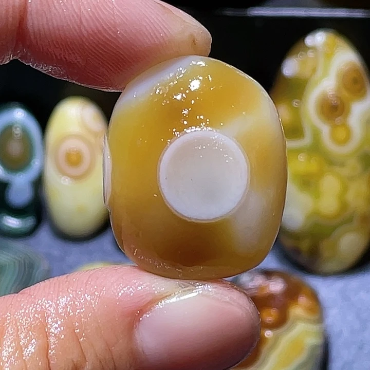 玛瑙/玉髓未镶嵌珠宝奇石