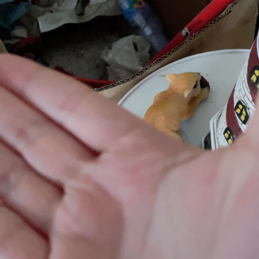 【闪购商品】陶瓷摆件秋千松鼠摆件