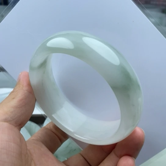 未镶嵌手镯石英质玉（金丝玉）
