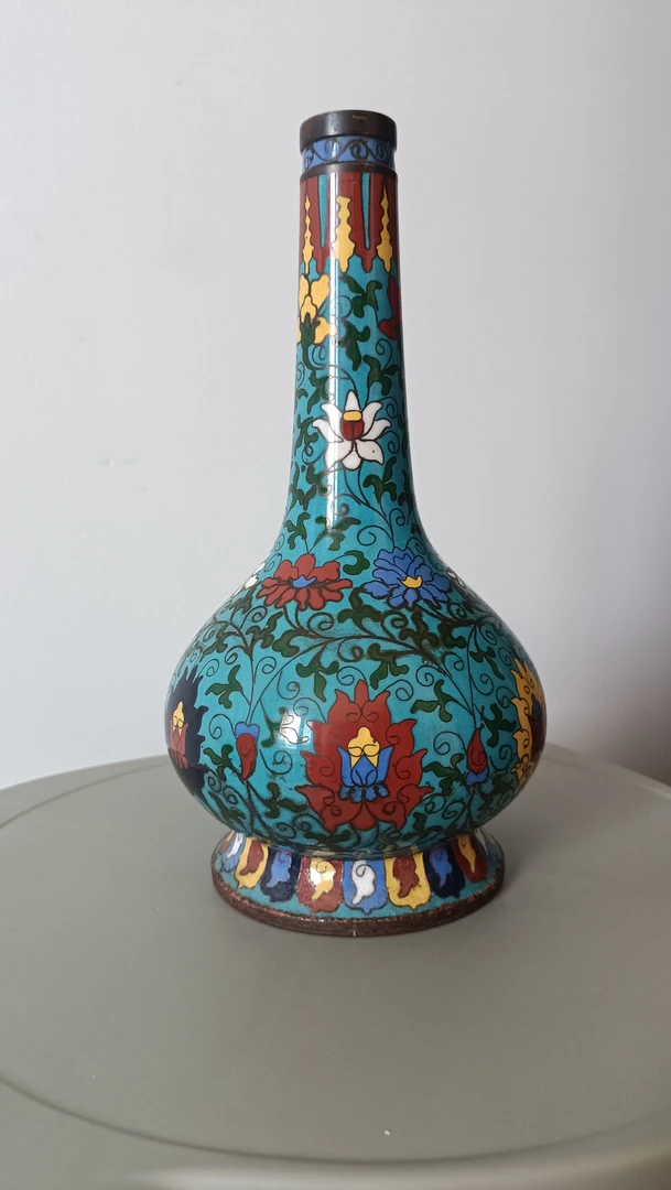 景泰蓝佛纹锥把瓶一对   高：22厘米，品相如图