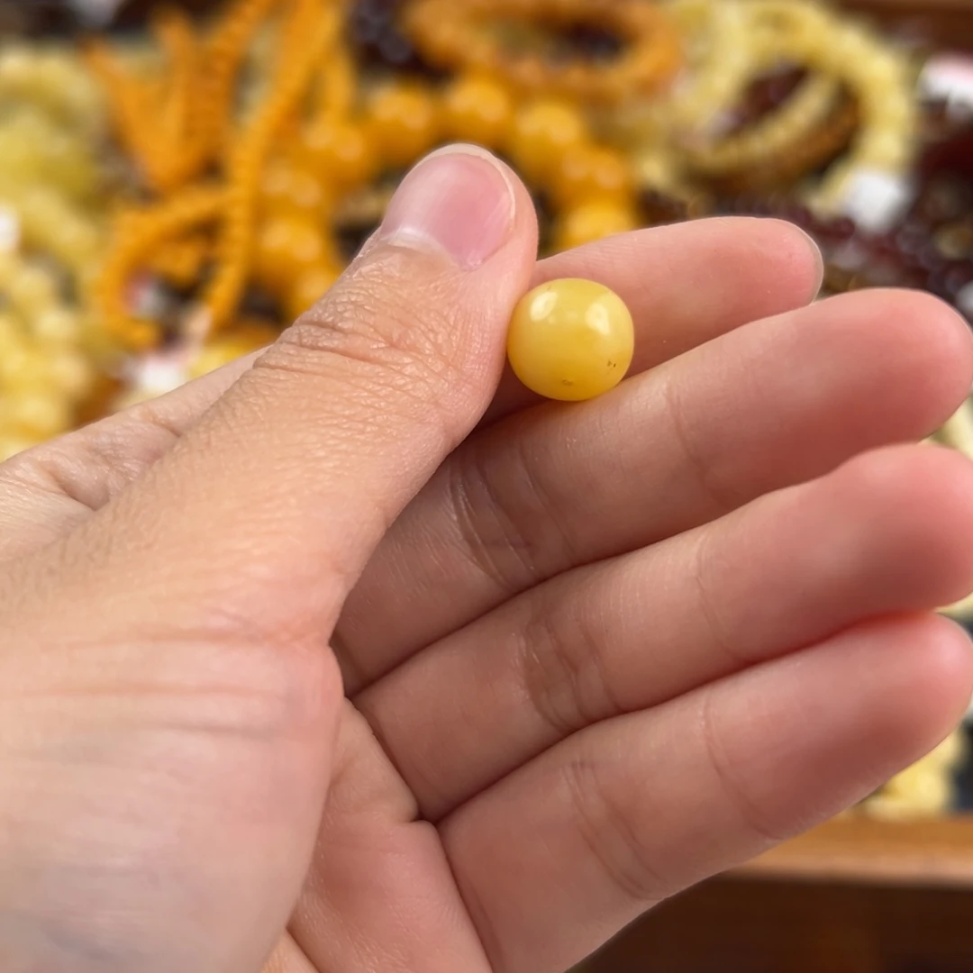 未镶嵌琥珀珠宝奇石