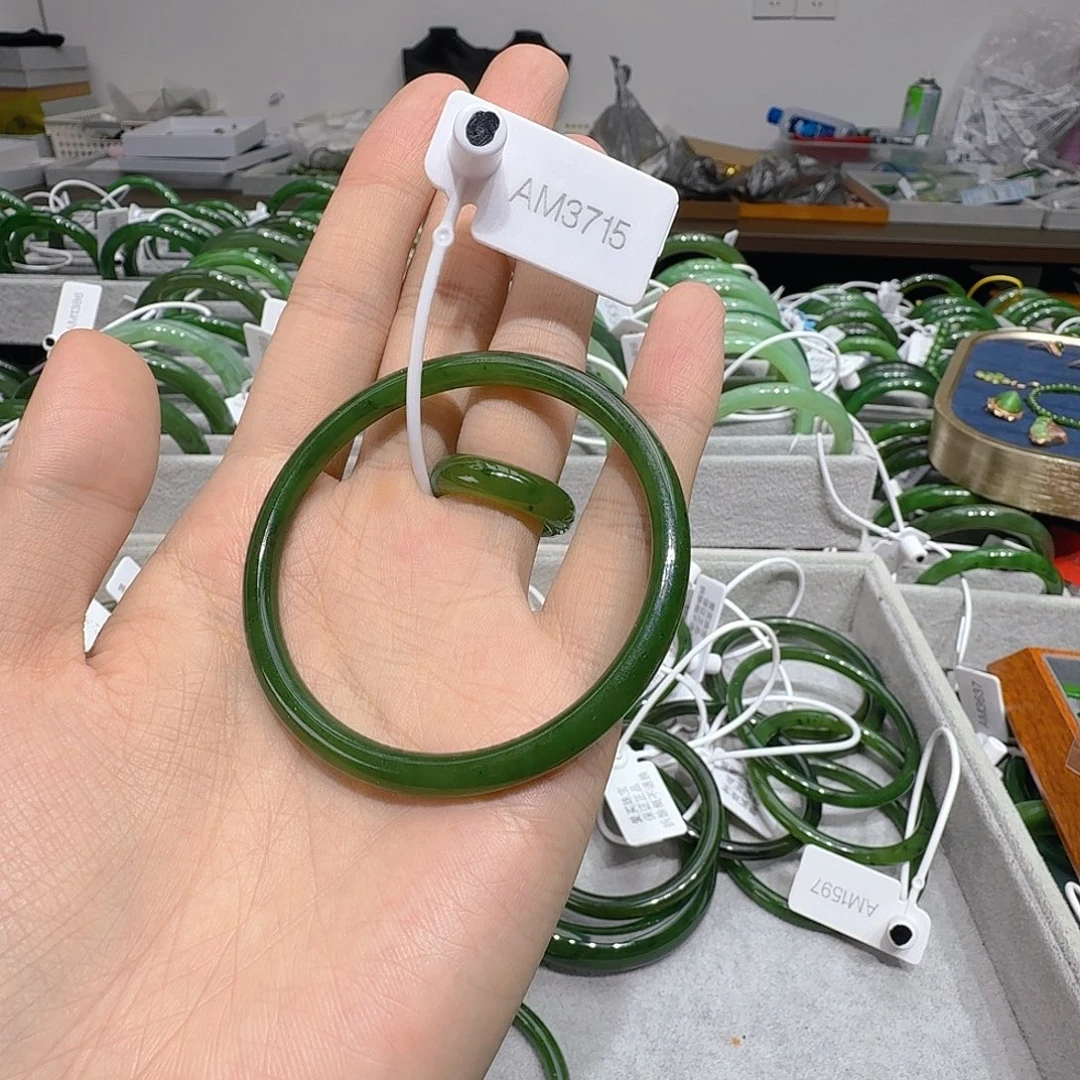 和田玉（碧玉）未镶嵌手镯