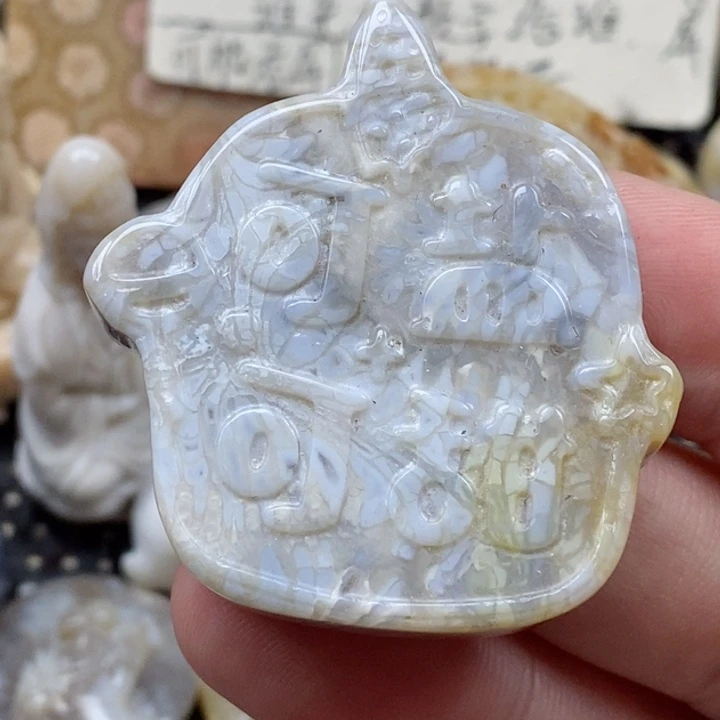 颈饰未镶嵌硅化珊瑚（珊瑚玉）