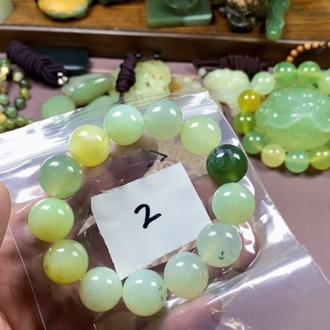 未镶嵌蛇纹石玉颈饰