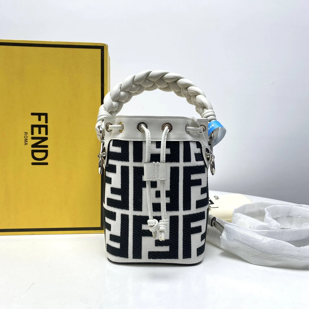 胖虎安安/芬迪/95新/公价0/箱包/斜挎包/312502200168