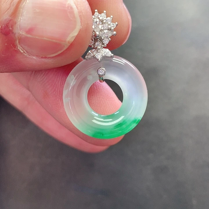 石英质玉未镶嵌颈饰