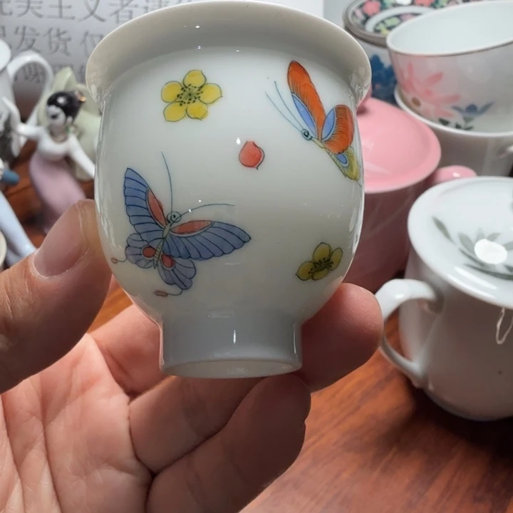 釉下彩手绘蝴蝶主人杯