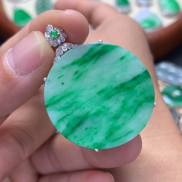 翡翠吊坠(不含链)18K金镶嵌