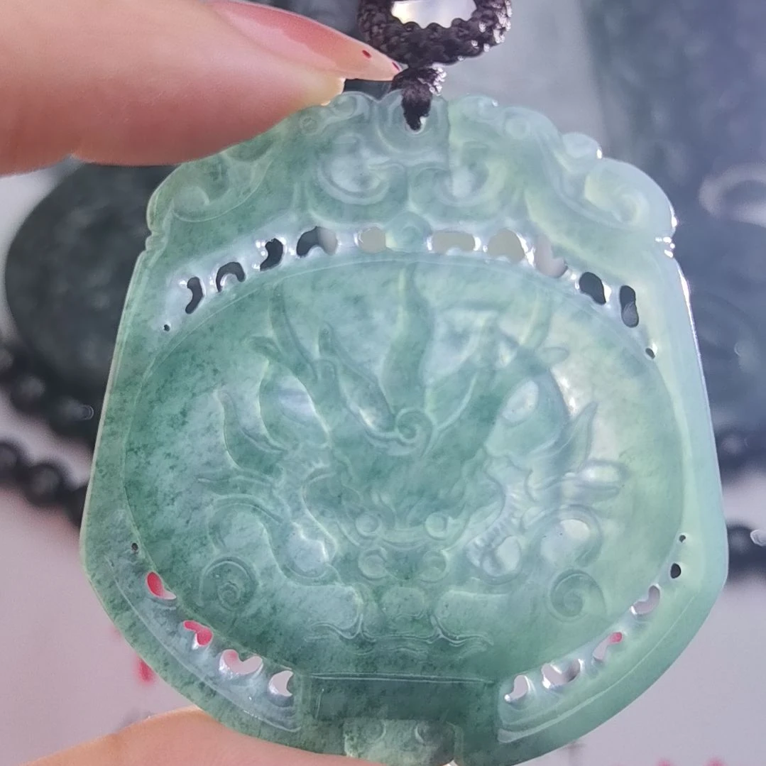 翡翠颈饰未镶嵌天然的A货翡翠多样性发货