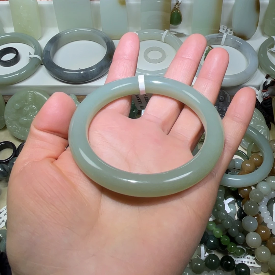 和田玉未镶嵌颈饰59圈口