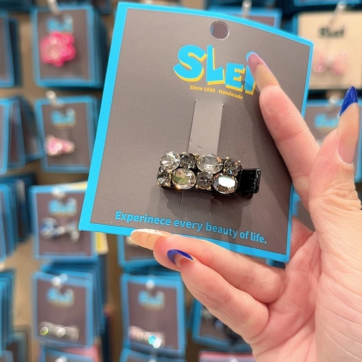 黑色钻刘海抓弯一个