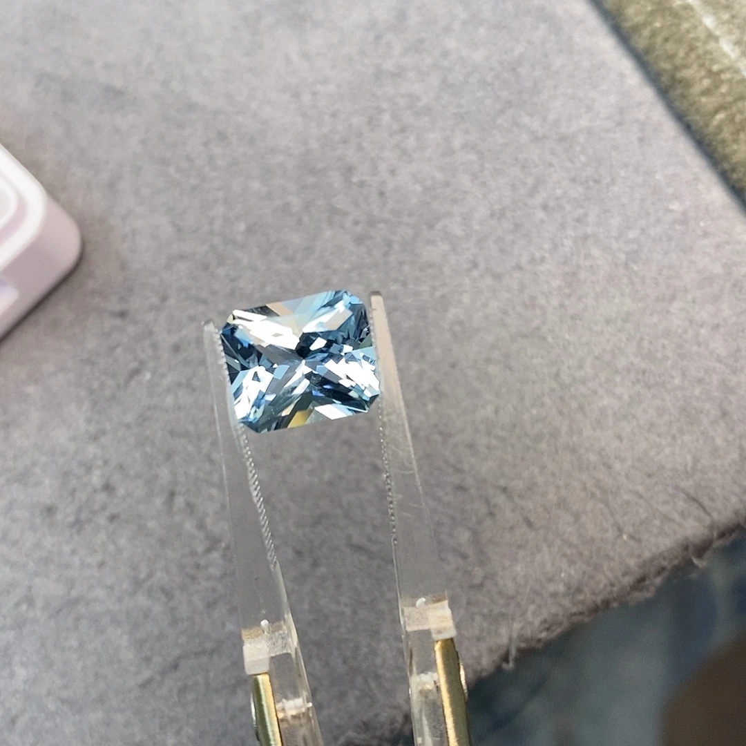海蓝宝石笔搁未镶嵌3.67ct 圣玛利亚