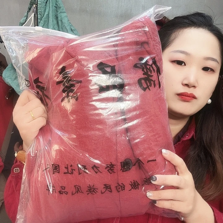 颜***号5510红色棉服不退换