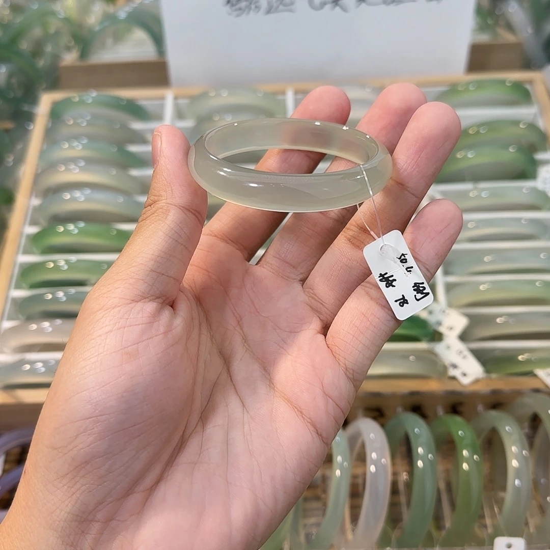 玛瑙/玉髓未镶嵌手镯圈口50.4