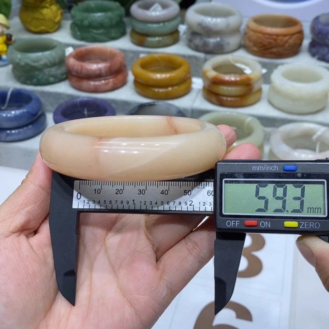 石英岩玉未镶嵌手镯