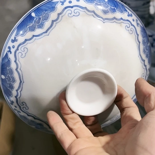 盘19厘米手绘盖子一个