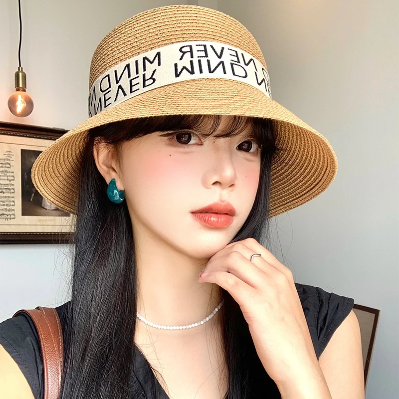 字母草编渔夫帽女夏季海边沙滩度假太阳帽子法式复古遮阳防晒草帽