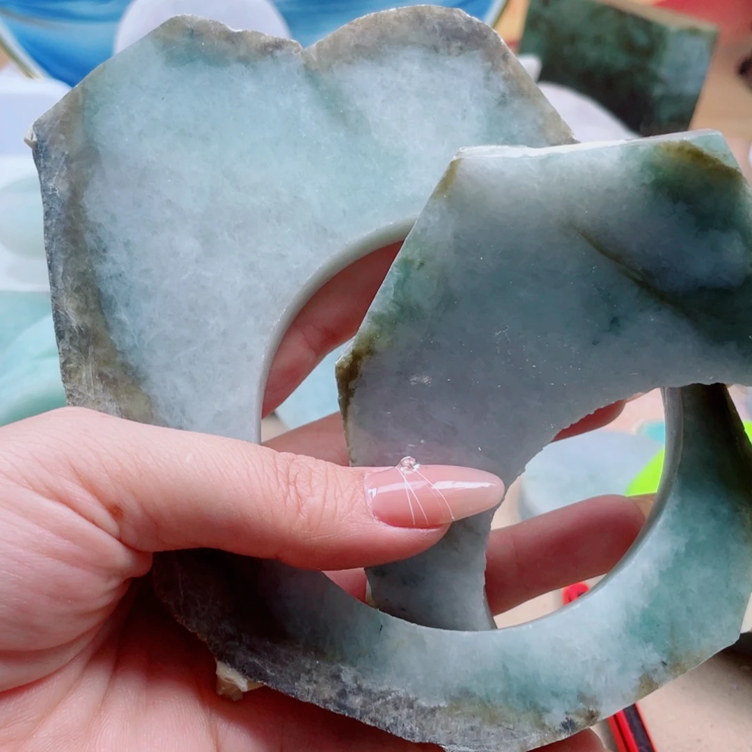 翡翠未镶嵌颈饰206……