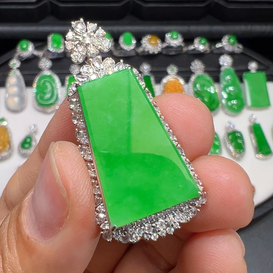 翡翠18K金镶嵌颈饰收到货48小时鉴赏期