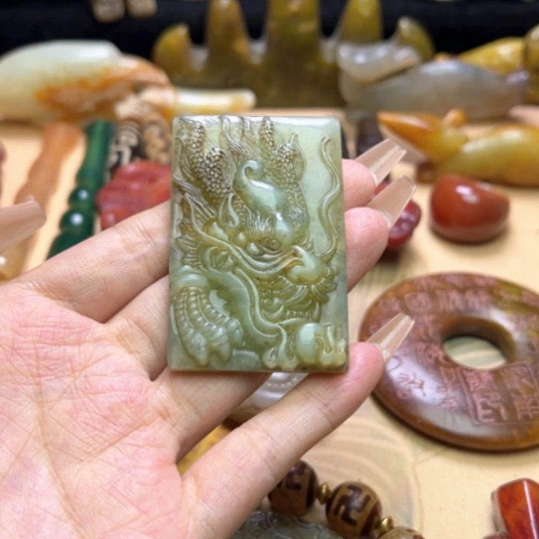 【闪购商品】蛇纹石玉未镶嵌颈饰