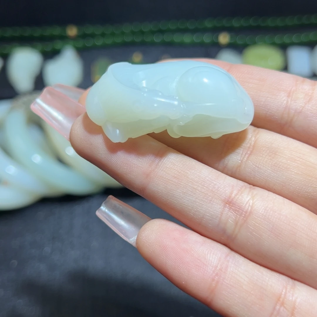 和田玉未镶嵌把件