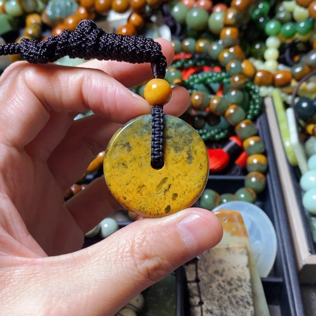 岫岩老玉（透闪石质玉）未镶嵌颈饰