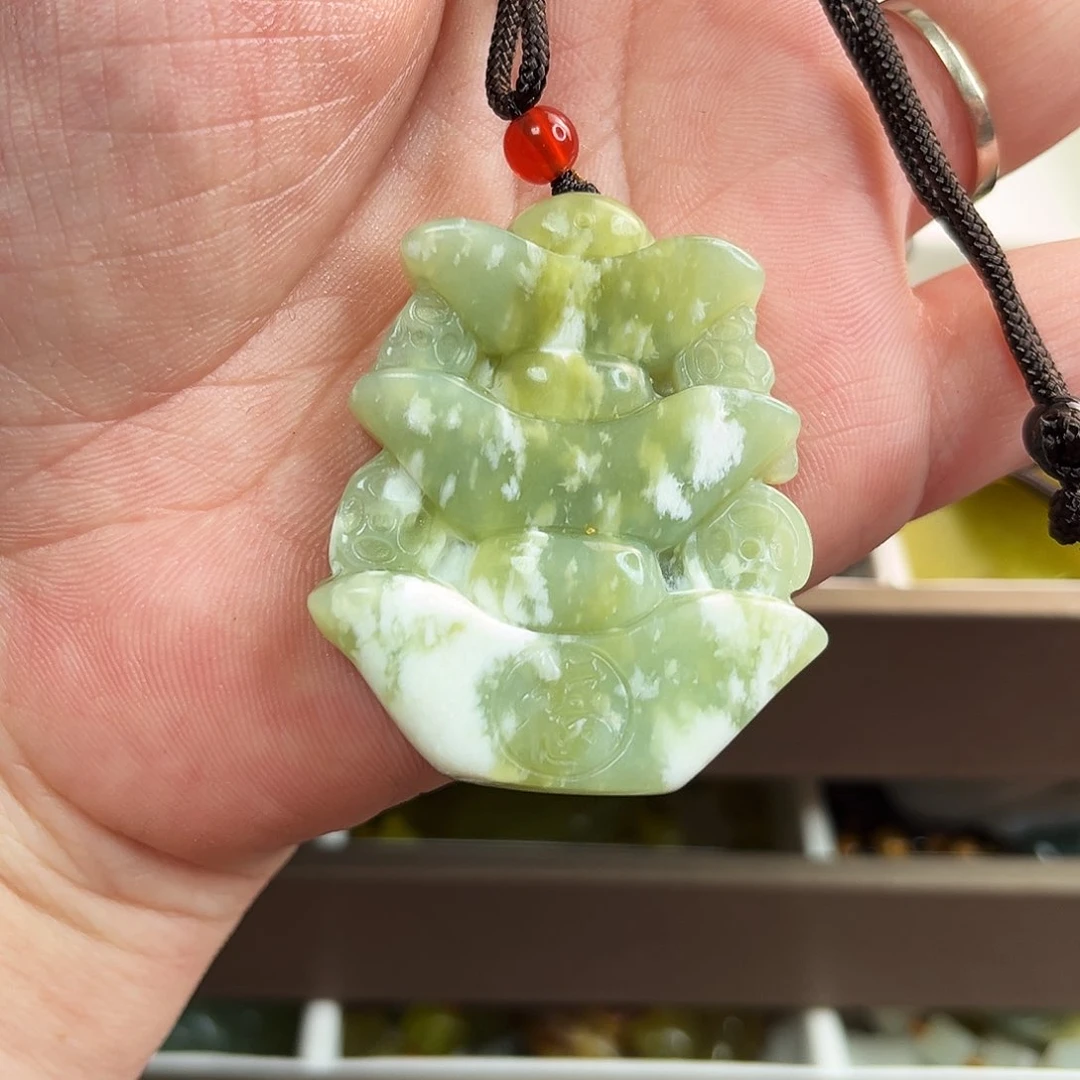 蛇纹石玉颈饰未镶嵌