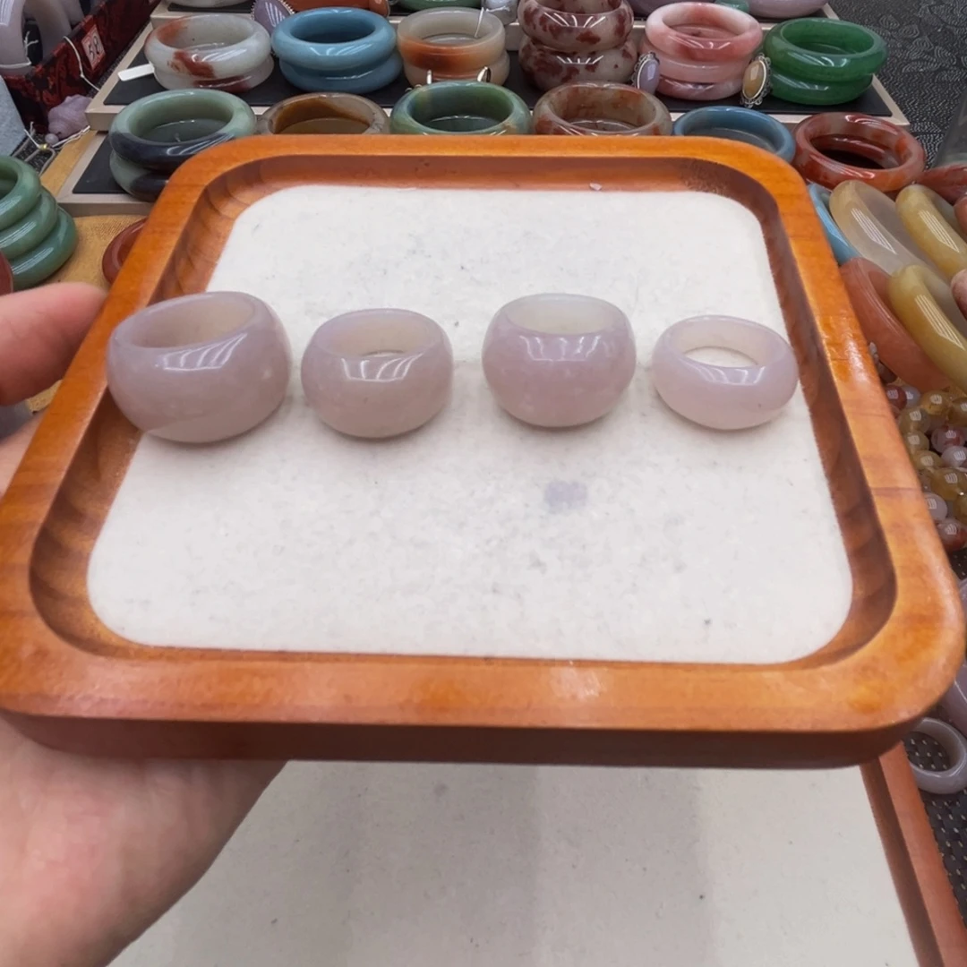 石英质玉未镶嵌圈口齐全