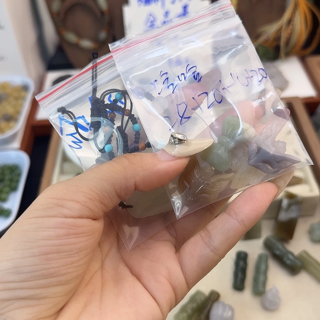 哈***哈和田玉未镶嵌珠宝半成品
