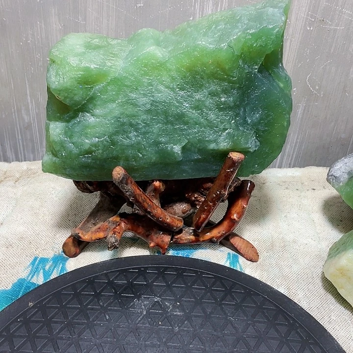 【闪购商品】未镶嵌蛇纹石玉珠宝奇石