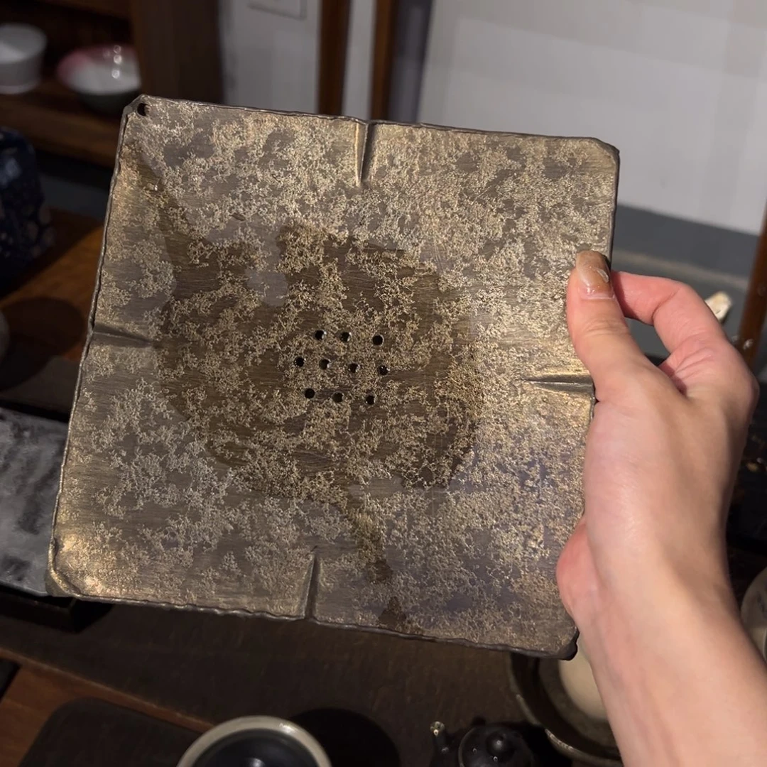 瓷片陶瓷。         陶瓷。