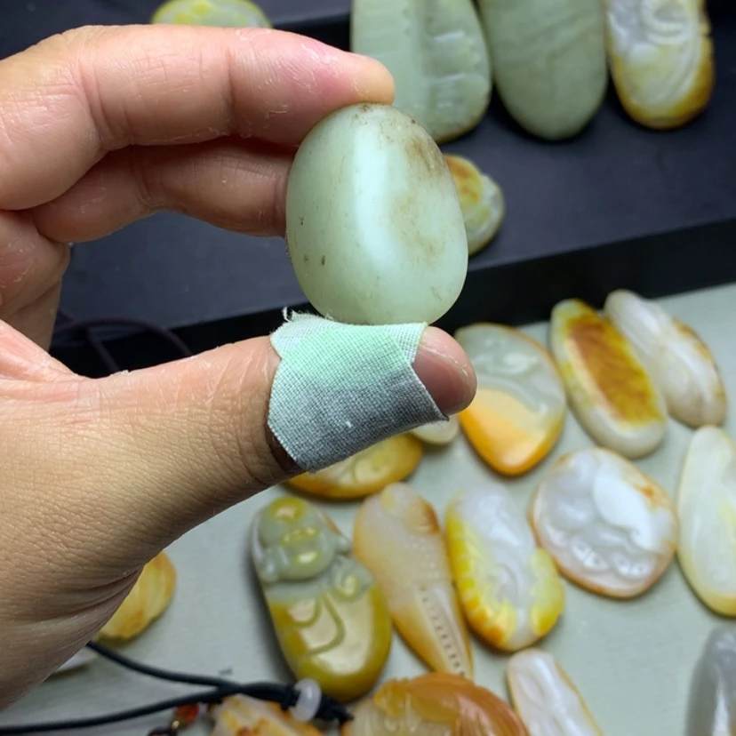 【闪购商品】颈饰未镶嵌和田玉