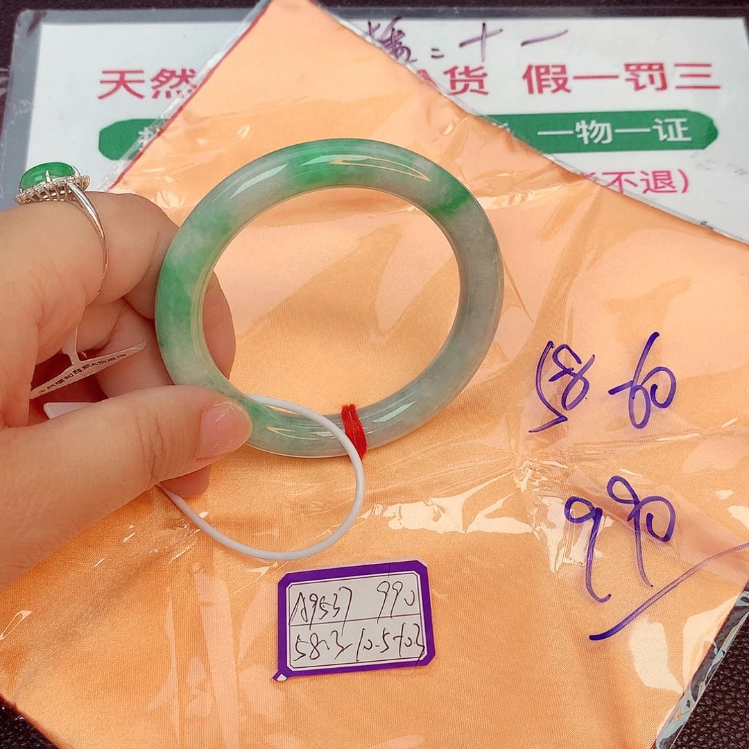 翡翠手镯未镶嵌缅甸翡翠