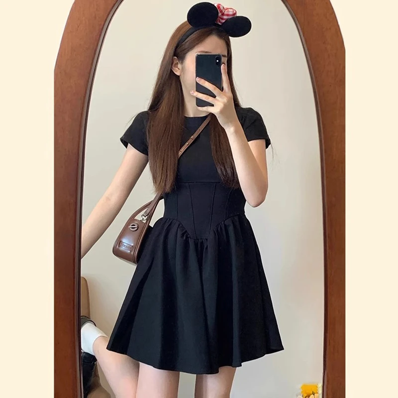 法式赫本风气质黑色连衣裙子女夏季2025新款小个子收腰显瘦小黑裙