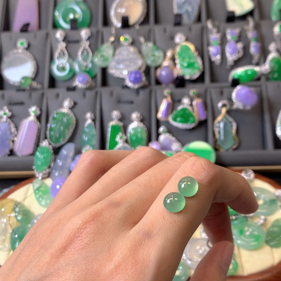 翡翠颈饰未镶嵌裸石