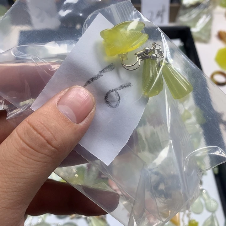 蛇纹石玉耳钉足银镀金镶嵌?**?