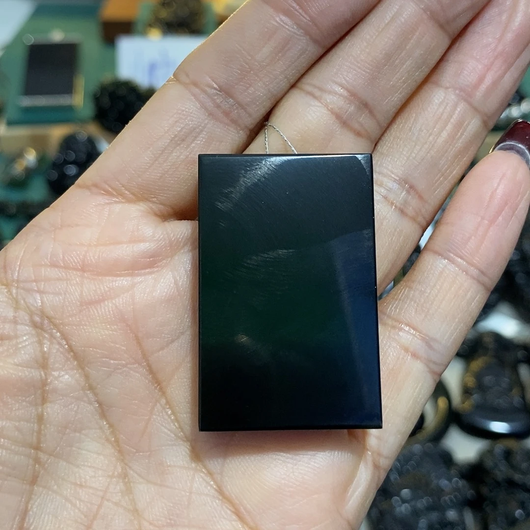 五***月蛇纹石玉未镶嵌颈饰