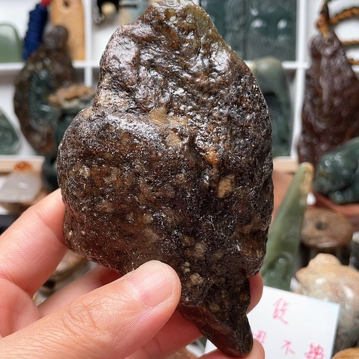 未镶嵌岫岩河磨玉（透闪石质玉）把件