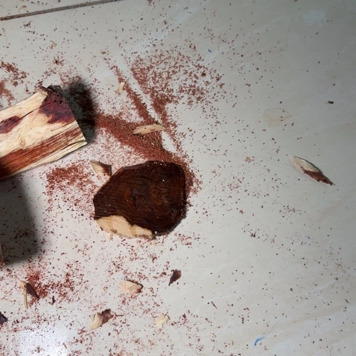 许***红木海南，海北飞灰尘。甘受商于仪诳楚