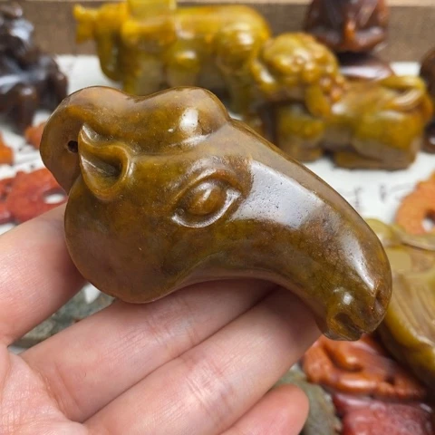 蛇纹石玉未镶嵌颈饰20