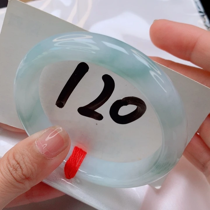 翡翠未镶嵌手镯飘绿