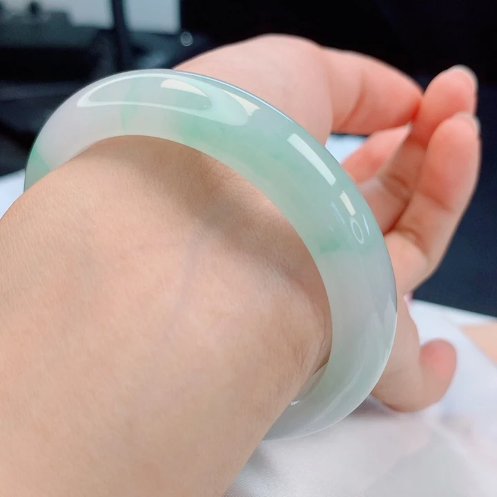 翡翠未镶嵌手镯54圈