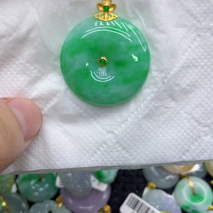 颈饰18K金镶嵌翡翠