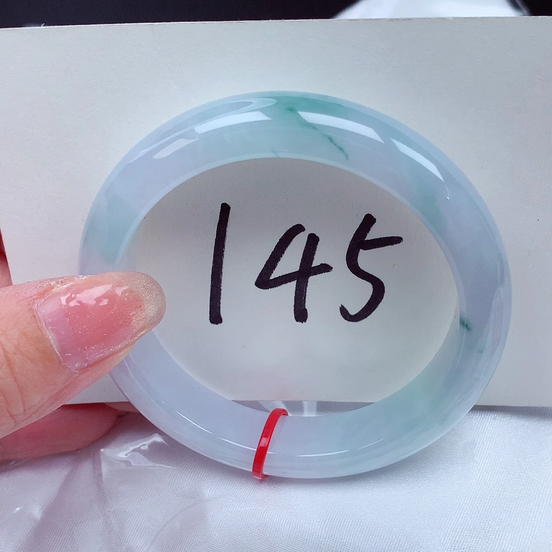 翡翠手镯未镶嵌翡翠