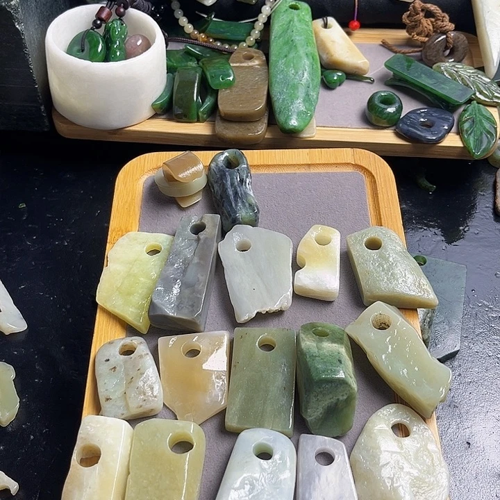 北***降和田玉（糖玉）未镶嵌挂件