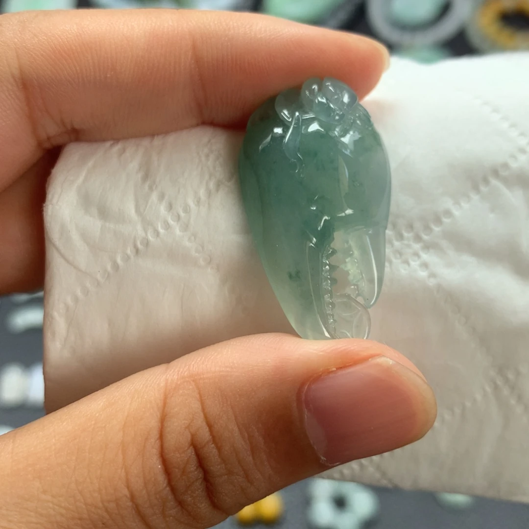 翡翠未镶嵌颈饰蟹钳