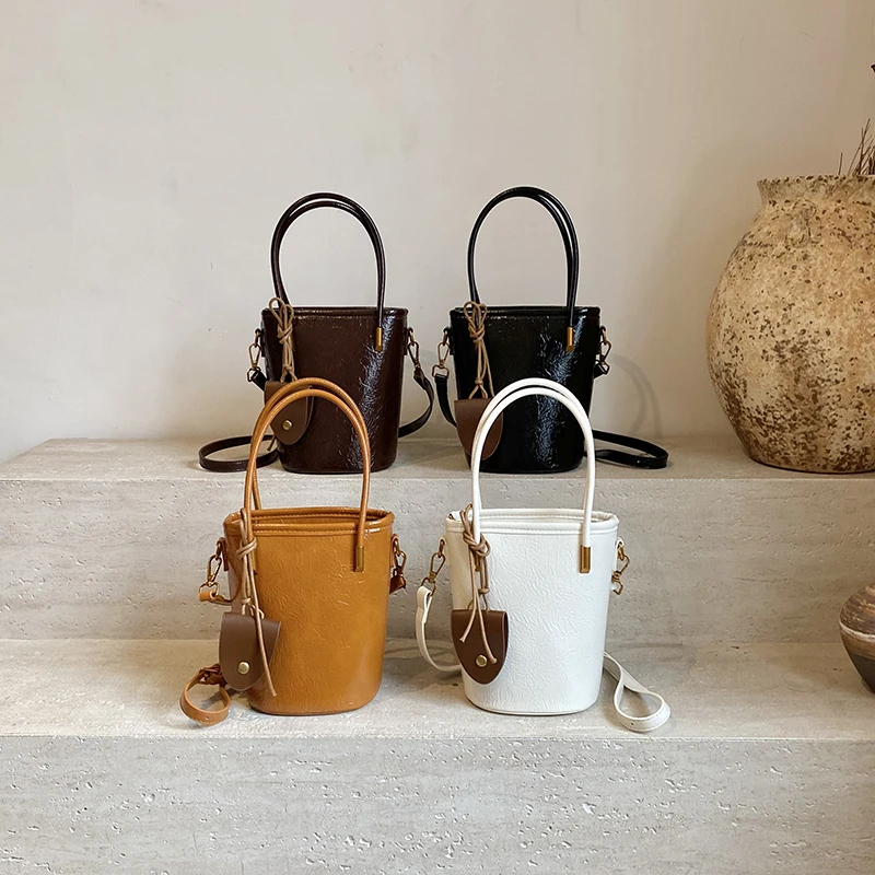 编号（7100）纯色半定型防刮拉链暗袋斜挎包简约撞色轻奢休闲女士