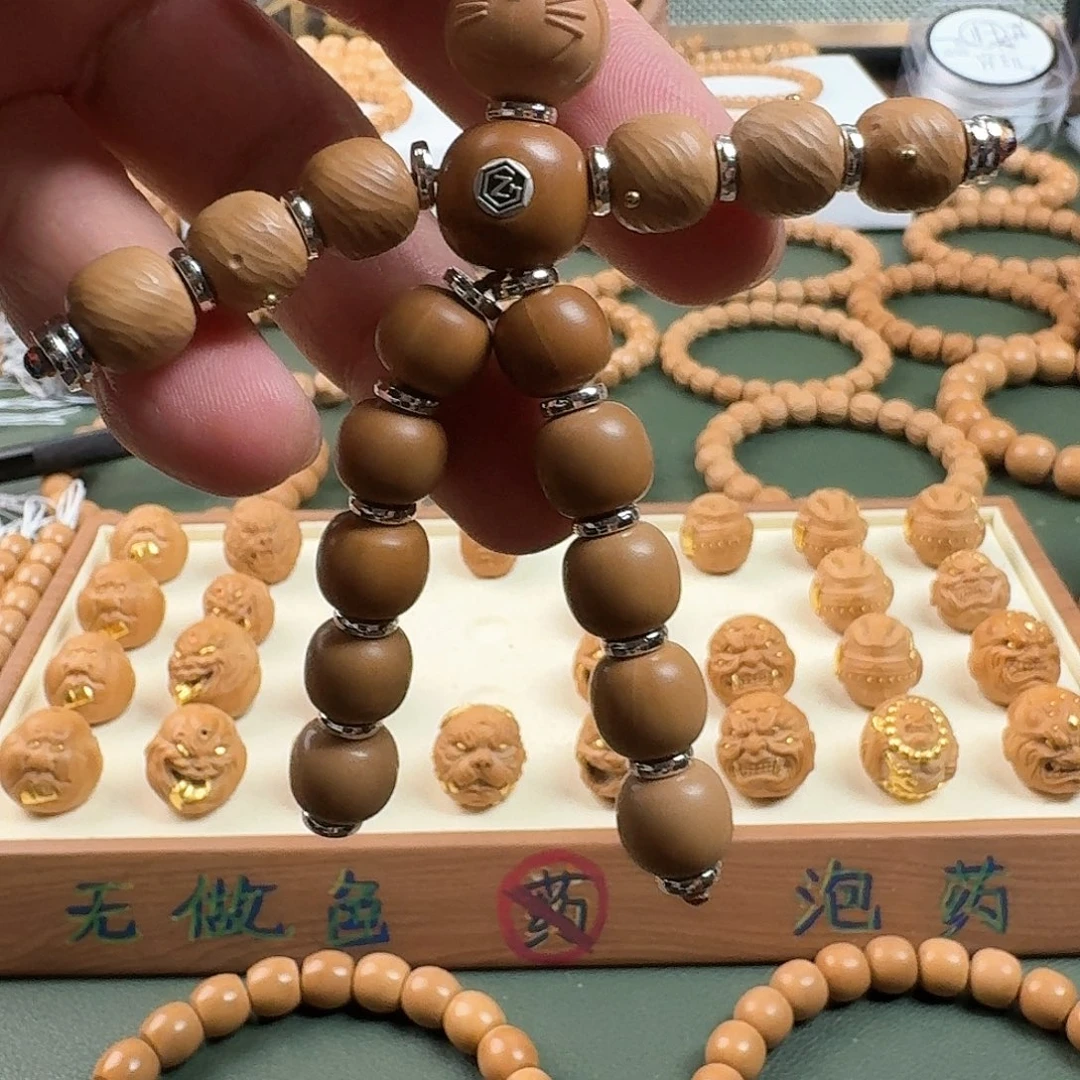 猴头核桃手串小人